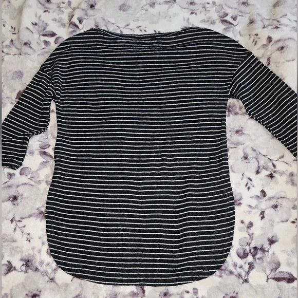 ⚠️Free bundle item- striped shirt - Picture 6 of 7